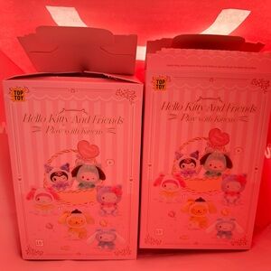 Two Hello kitty and friends - Play with kittens opened boxes